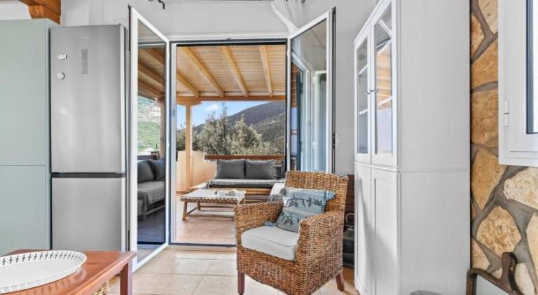 Villa with patio, hot tub & BBQ — photo 2