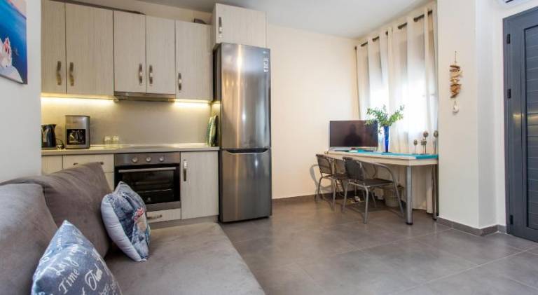 Beautiful vacation home with BBQ & yard | Next to the beach | Suitable for remote work | Pets are welcome — photo 2
