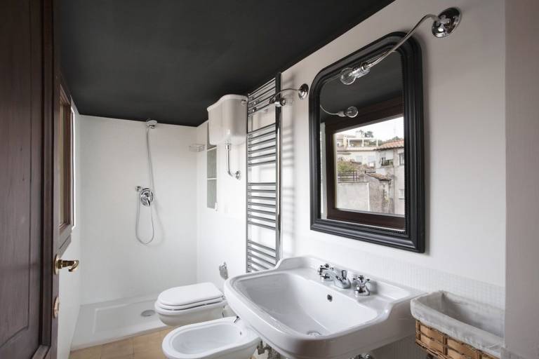 Nice holiday apartment with patio | Next to Trevi Fountain | Pets allowed — photo 3