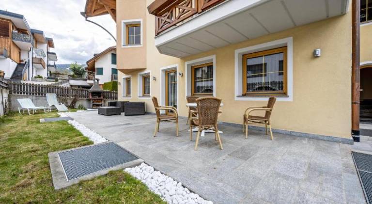 Holiday apartment with grill, garden & patio — photo 4