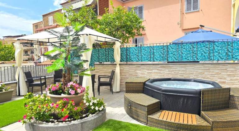 Grazy Home - Bright new Apt with Terrace and Seasonal Pool — photo 5