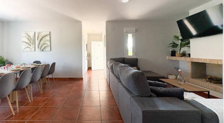 Villa with pool — photo 4