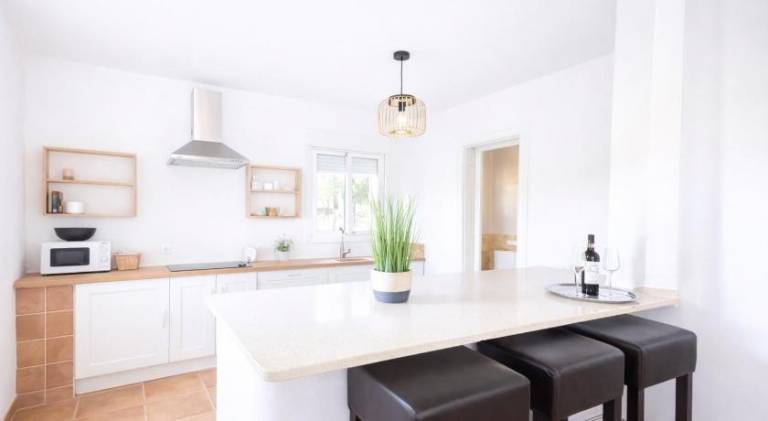 Rental apartment with terrace, garden & pool — photo 4