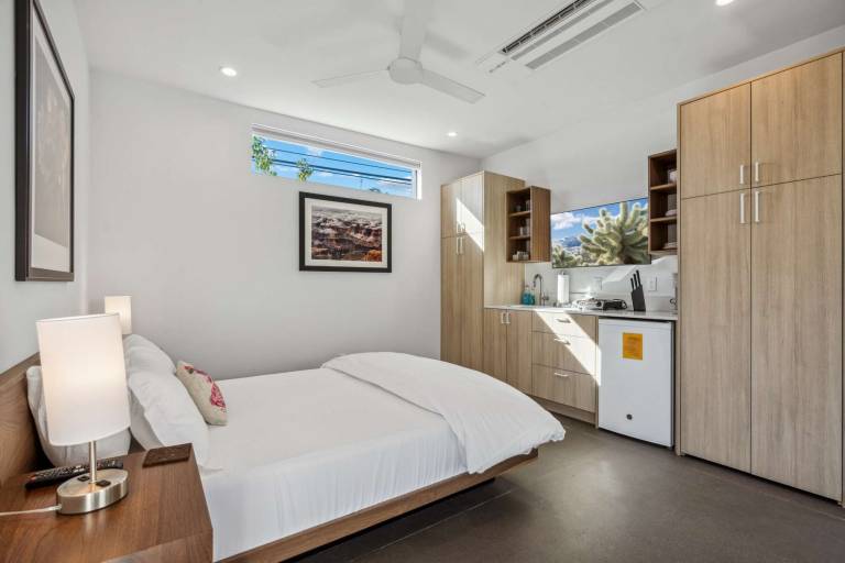 Refreshing Studio Apartment 80 Walkscore