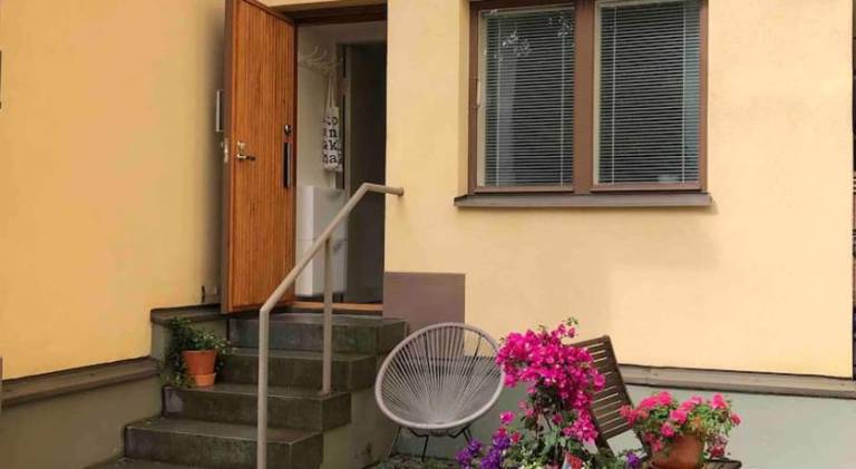 Modern city studio with own patio — photo 2