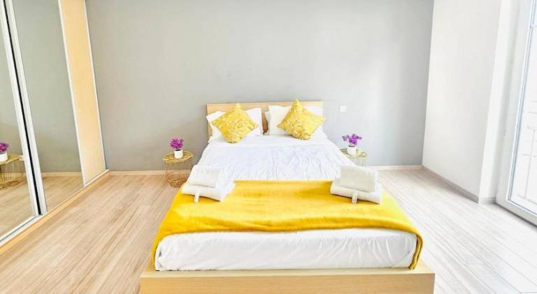 Chic 2BR easy access to the train station-2b — photo 5