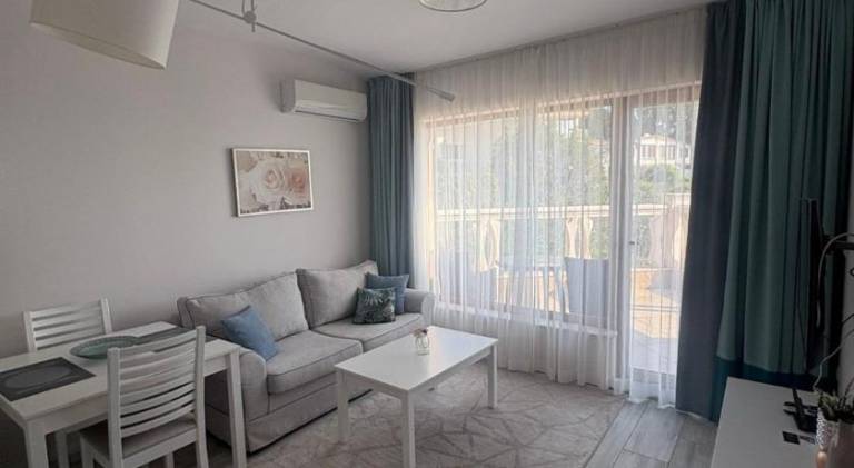 Apartment with yard, terrace & pool — photo 2