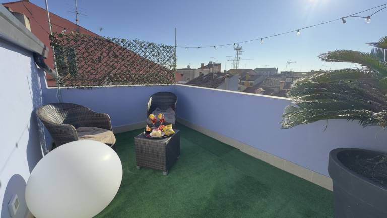 Family-oriented holiday apartment with patio | City view — photo 4