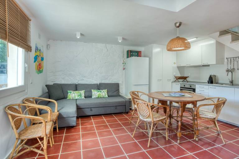 Beautiful apartment with garden, terrace & fast internet | Garden view | Beach nearby | Dogs allowed — photo 3