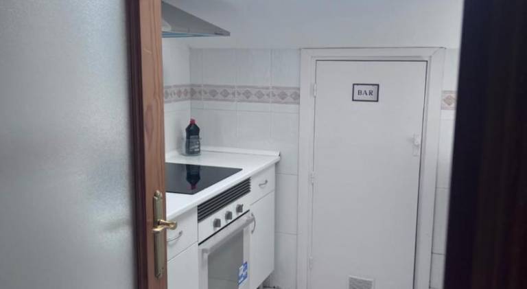 Apartment with pool — photo 4