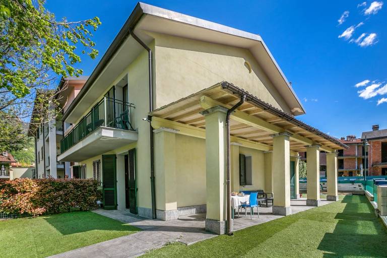 Mobile home with 1 room for 4 persons in Porlezza