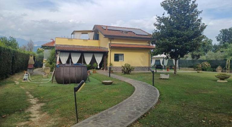 Charming house with pool | Pets allowed in Carrara