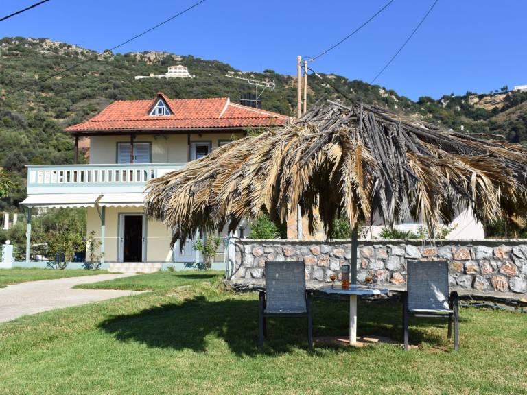 Fully equipped vacation home with yard, patio & barbecue | Pet-friendly — photo 4