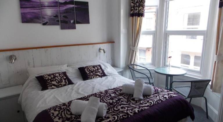 Vacation home with 4 rooms for 10 persons in Weymouth