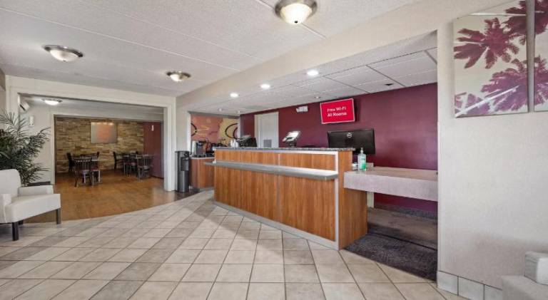Red Roof Inn Greensboro Airport — photo 3