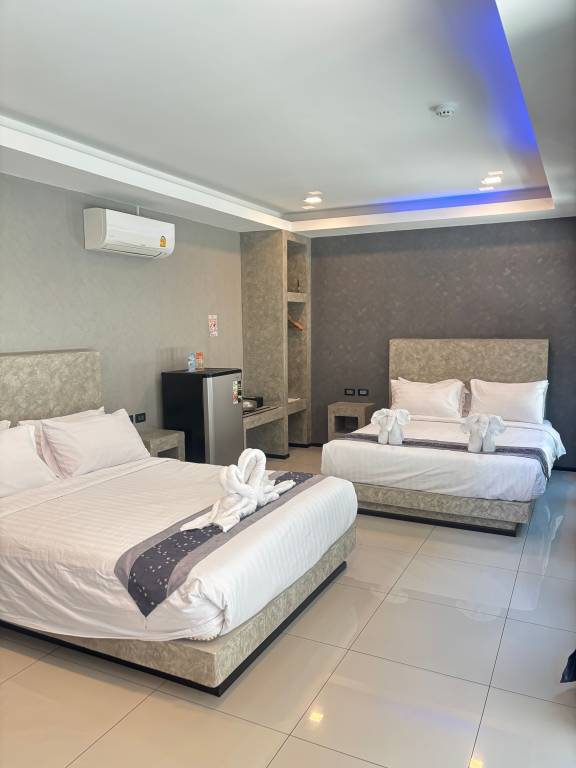 Child-friendly private room with garden & terrace | City view | Pets allowed — photo 2