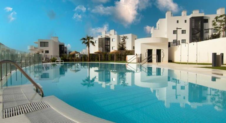 Apartment with yard, terrace & grill in Benalmádena