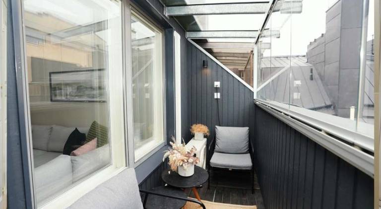 Bright & Modern Scandinavian Attic Suite in City Center — photo 4