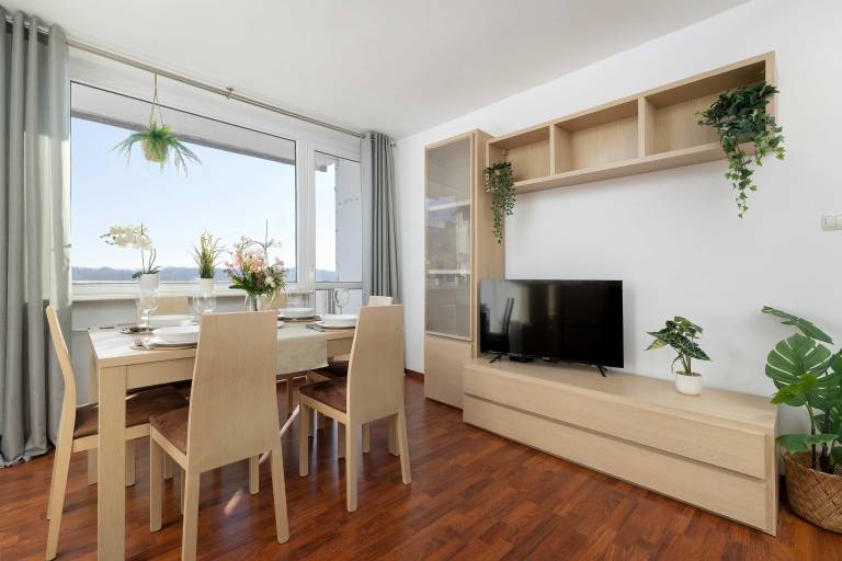 Family-oriented beautiful apartment with fast internet | Pets allowed — photo 2