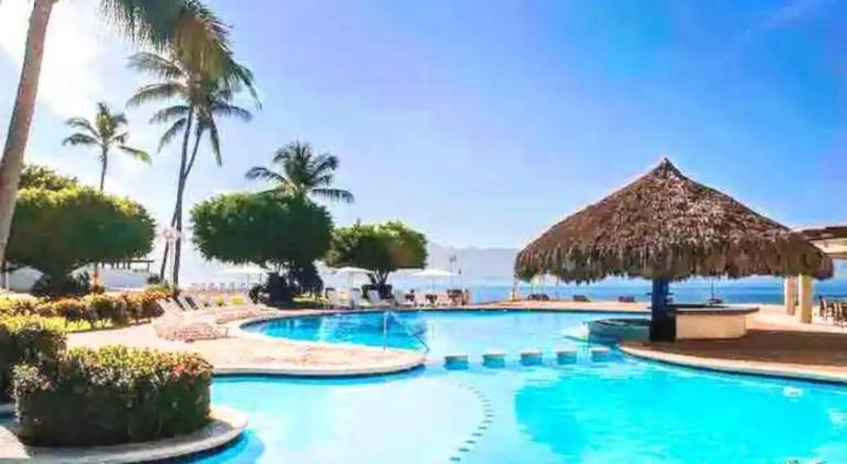 Lovely villa with pool & jacuzzi | Beach nearby | Pets are welcome in Puerto Vallarta