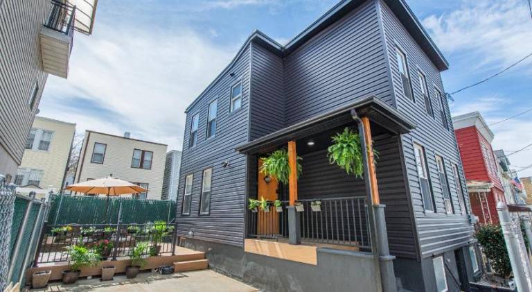 House with 3 rooms for 8 persons in Secaucus, NJ