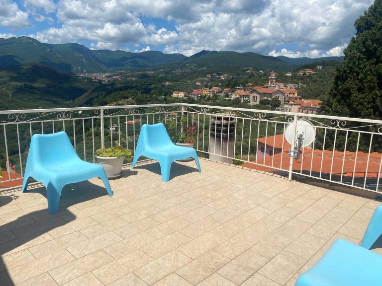 Charming dedicated room with garden, terrace & fast internet | Garden view | Suitable for remote work | Pets allowed in Pietra Ligure