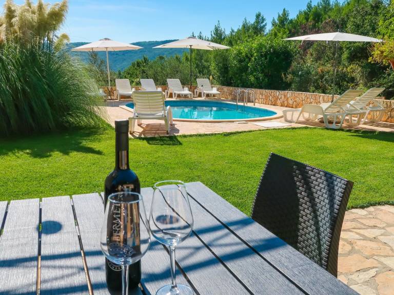 Rental apartment with garden, barbecue & pool | Sea view — photo 3