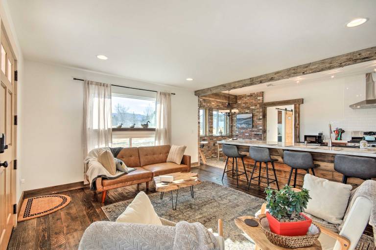 Beautiful Livingston Home w/ Mountain Views — photo 5