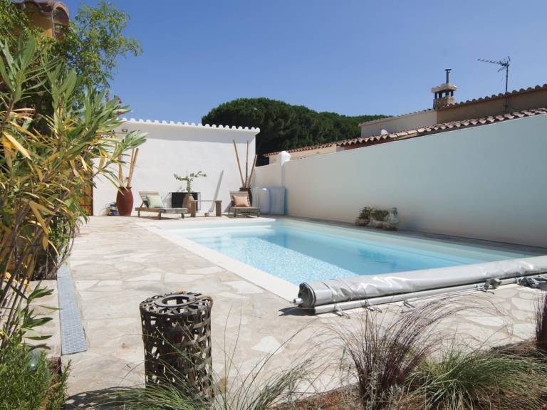 Villa with private pool, barbeque & garden — photo 5