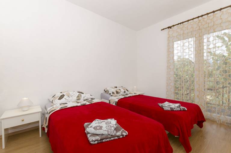Holiday apartment with terrace | Garden view — photo 3