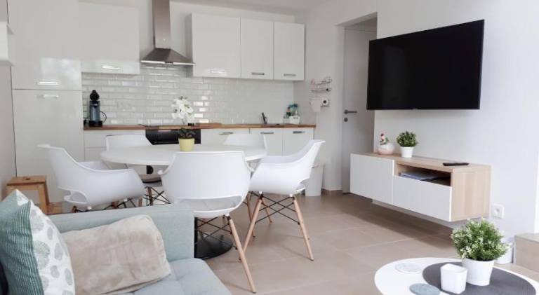 Holiday apartment with grill & patio — photo 2
