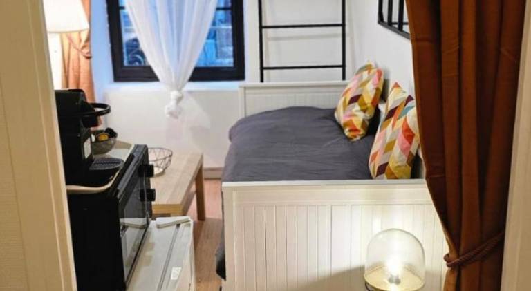 Rental apartment with 1 room for 2 persons in Montlucon