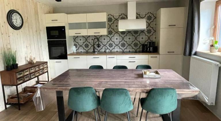 Holiday apartment with jacuzzi & patio in Liege