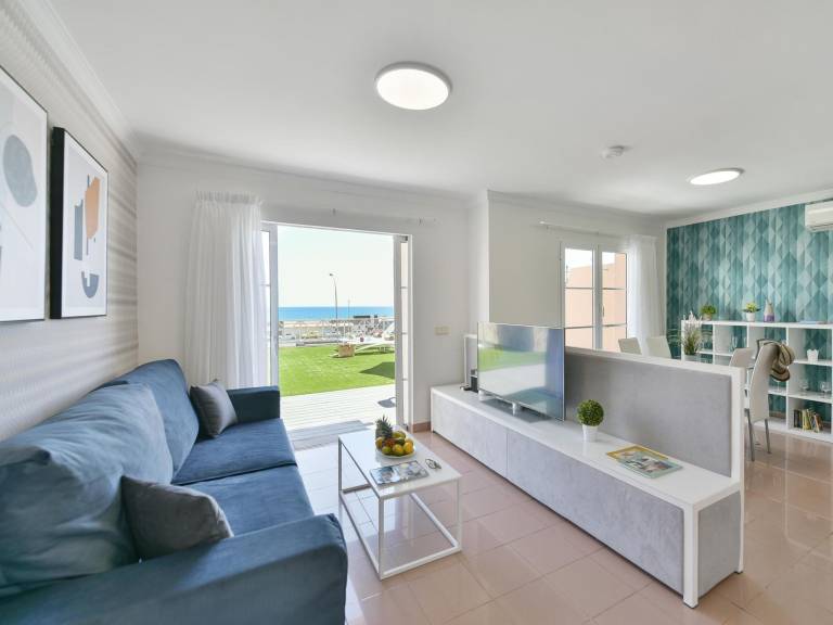 House with pool, BBQ & patio | Sea view | Perfect for remote work — photo 5