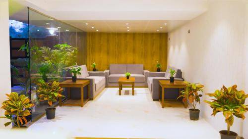 Hotel H Square Andheri Lokhandwala