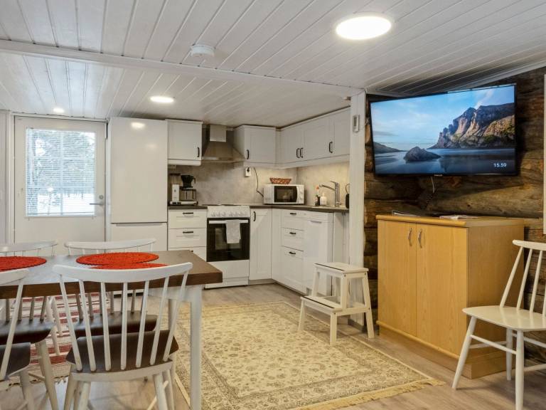 Beautiful vacation home with sauna & patio | Pet-friendly — photo 3