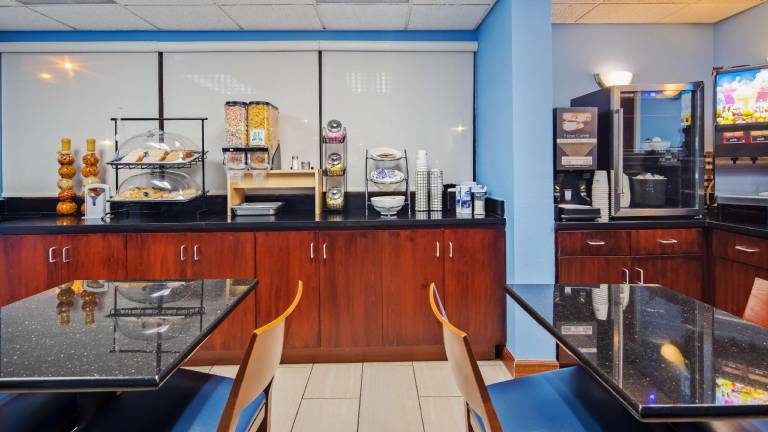 SureStay by Best Western Lenoir City — photo 4