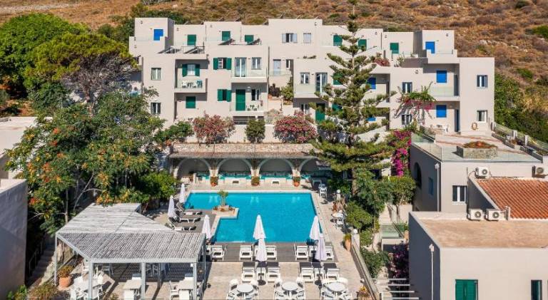 Lovely serviced apartment with yard, pool & terrace | Close to the beach | Pets allowed — photo 4