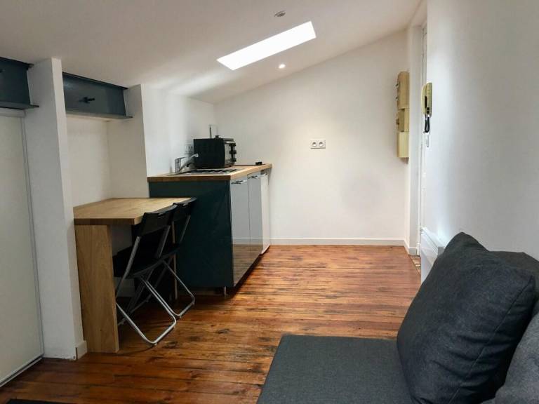 Charming vacation home | Near Bordeaux Cathedral | Perfect for remote work | Pets are welcome in Bordeaux