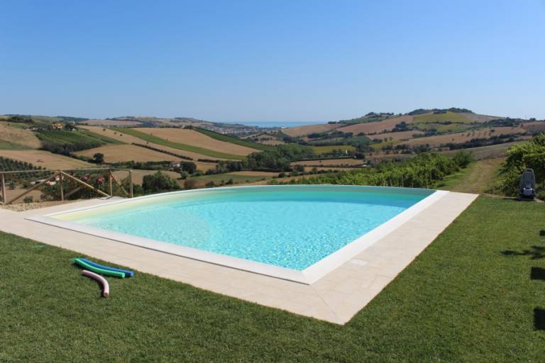 Agriturismo Madonnabruna: Suite Al primo piano di 65 mq. Ha due camere da letto, due bagni, soggiorno - cucina con divano letto e due terrazze panoramiche. — photo 3