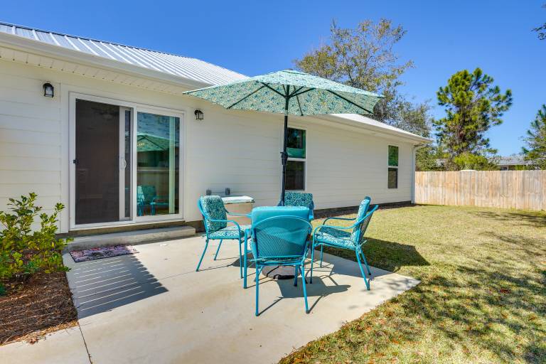 1 Mi to Beach: Dog-Friendly PCB Home w/ Backyard! — photo 3