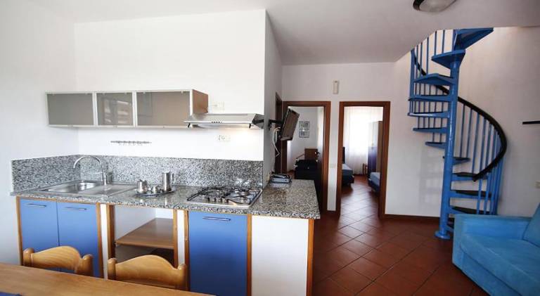 Serviced apartment with BBQ, pool & garden | Pet-friendly — photo 2