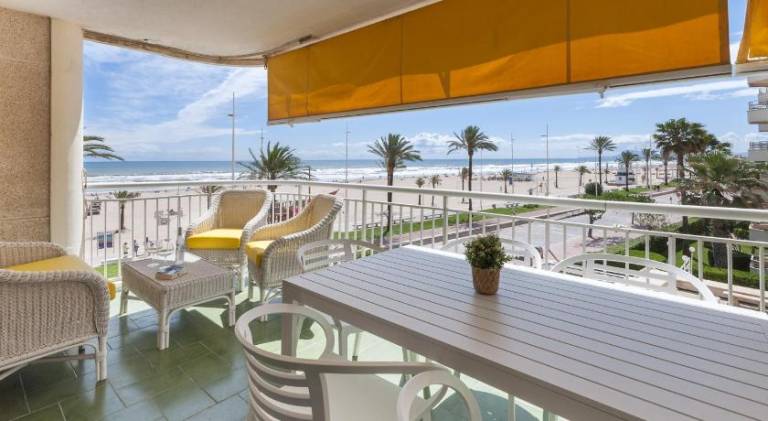 Holiday apartment with pool, garden & patio | Beach nearby | Pet-friendly — photo 4