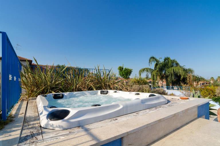 Fully equipped villa with yard, barbecue & patio | Sea view | Pets are welcome — photo 2
