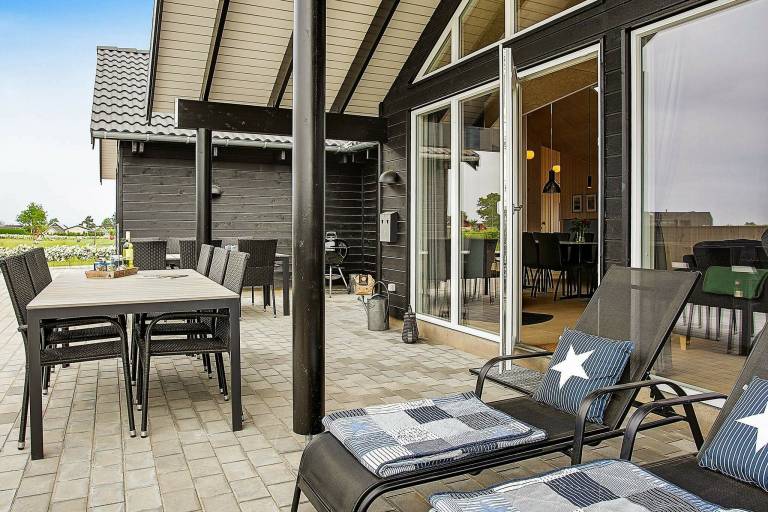 Fully equipped vacation home with sauna, BBQ & pool | Pets allowed — photo 4