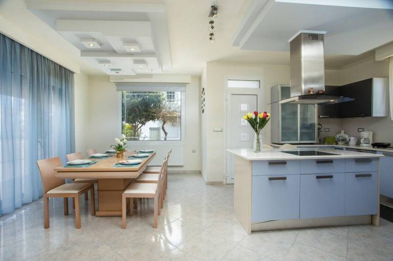 Fully equipped nice vacation home with patio, barbecue & hot tub | Suitable for remote work | Pets are welcome in Rhodes