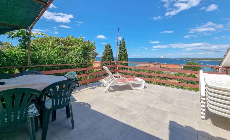 Holiday apartment with sea view, balcony and garden — photo 3