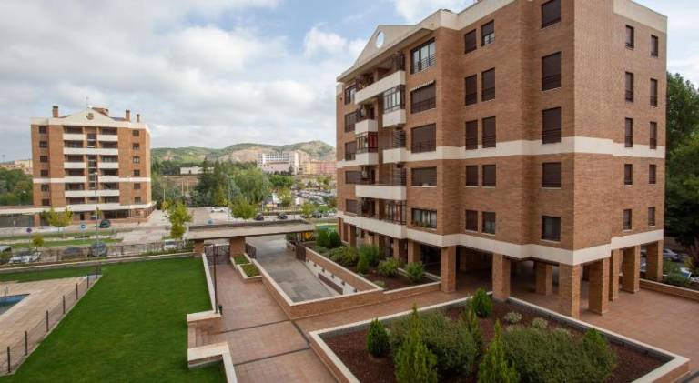 Fully equipped holiday apartment with garden, pool & jacuzzi | Suitable for remote work | Pet-friendly — photo 3