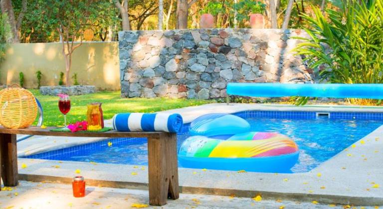 Lodge with yard, pool & terrace in Colima