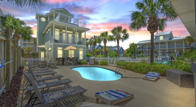 House with pool in Destin, FL